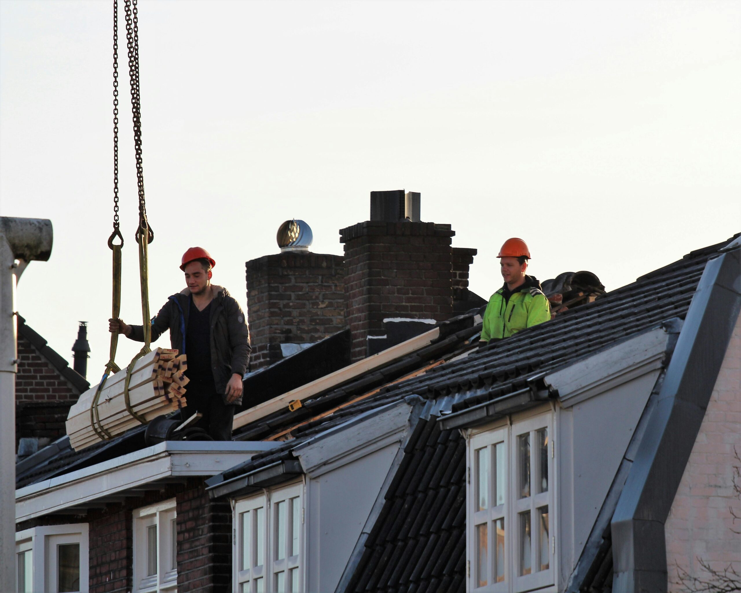 Nieuwbouwwoning laten bouwen – alles wat je moet weten over het inschakelen van een bouwbedrijf